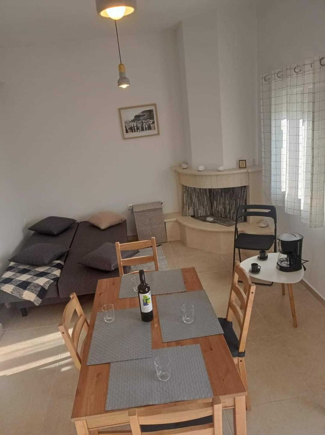 Vina'S Stone House Villa Limeni Ngoại thất bức ảnh