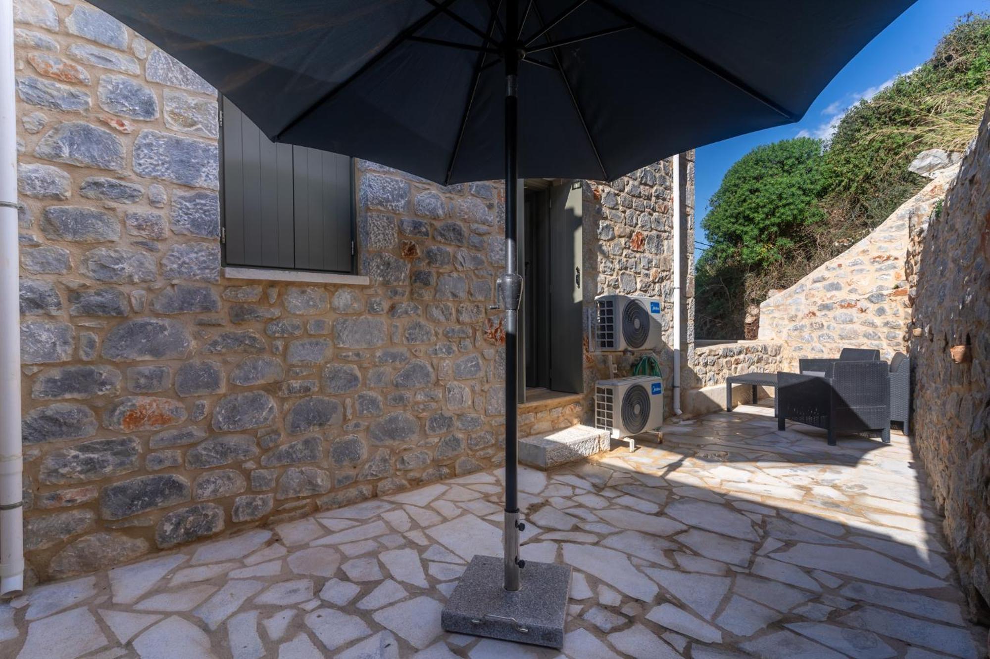Vina'S Stone House Villa Limeni Ngoại thất bức ảnh