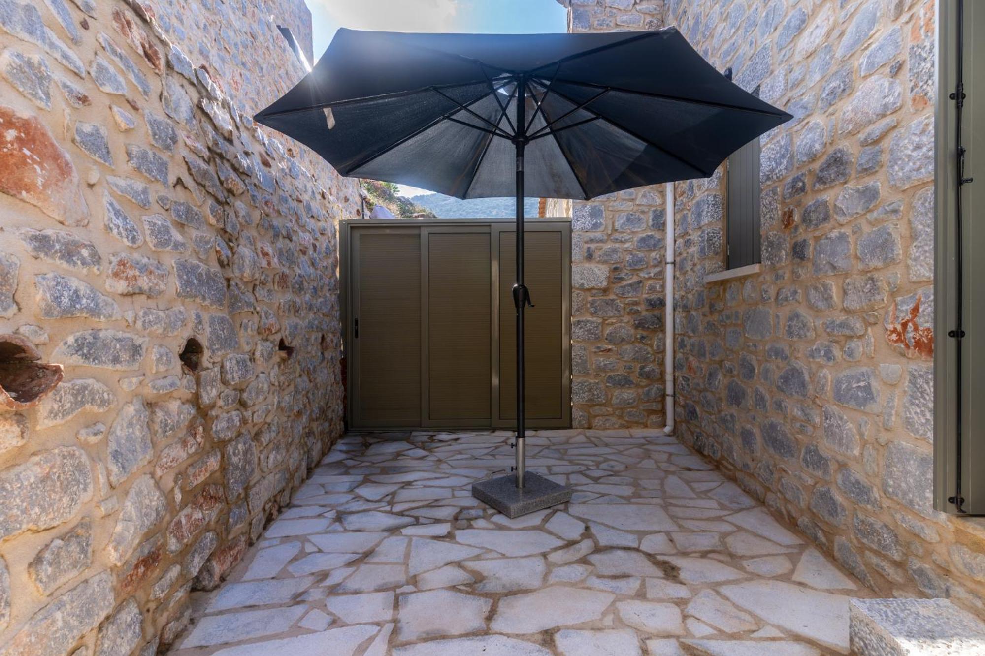 Vina'S Stone House Villa Limeni Ngoại thất bức ảnh