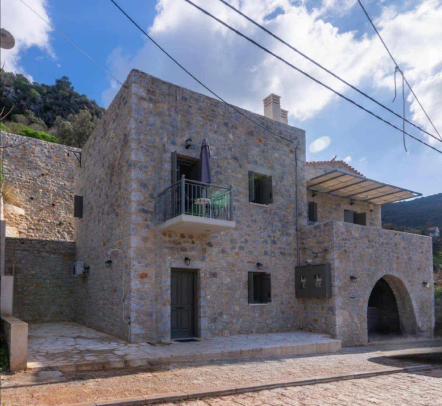 Vina'S Stone House Villa Limeni Ngoại thất bức ảnh