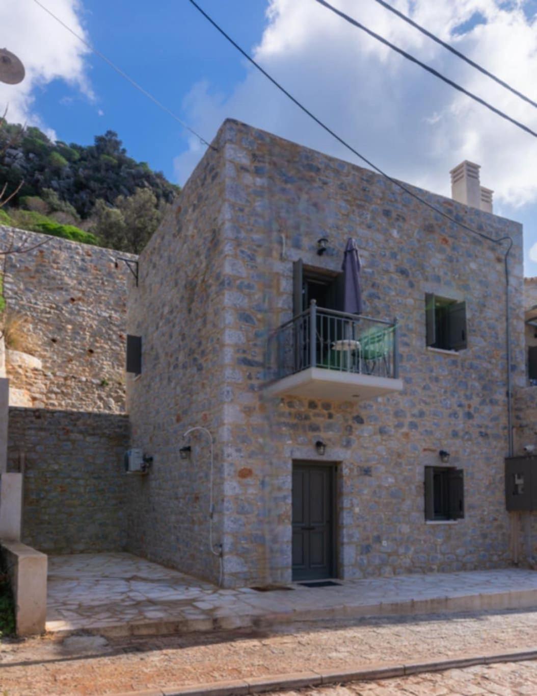 Vina'S Stone House Villa Limeni Ngoại thất bức ảnh